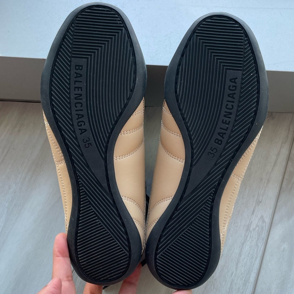 BRAND NEW- Balenciaga beige smooth leather lace up runner - Picture 2 of 2